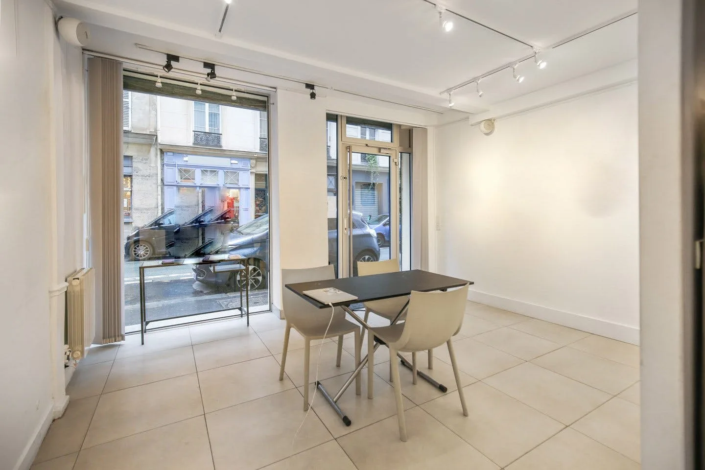 Boutique Shop on Rue des Tournelles in Le Marais — 4