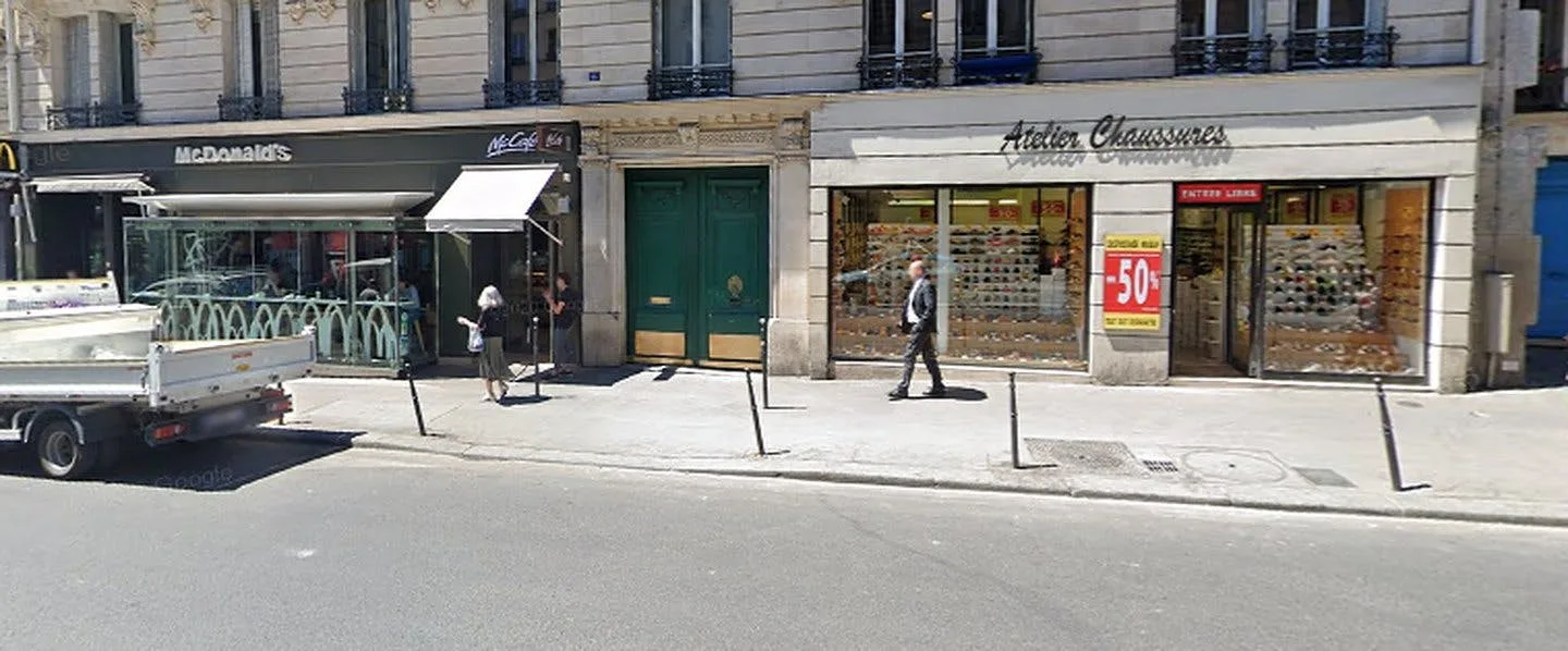 Boutique Shop on Rue du Renard, Paris — 3