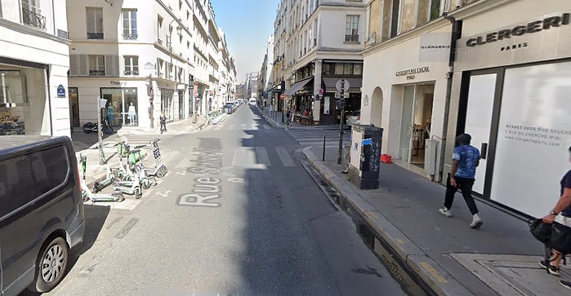 Boutique Shop on Rue Saint-Honoré, Paris — 2
