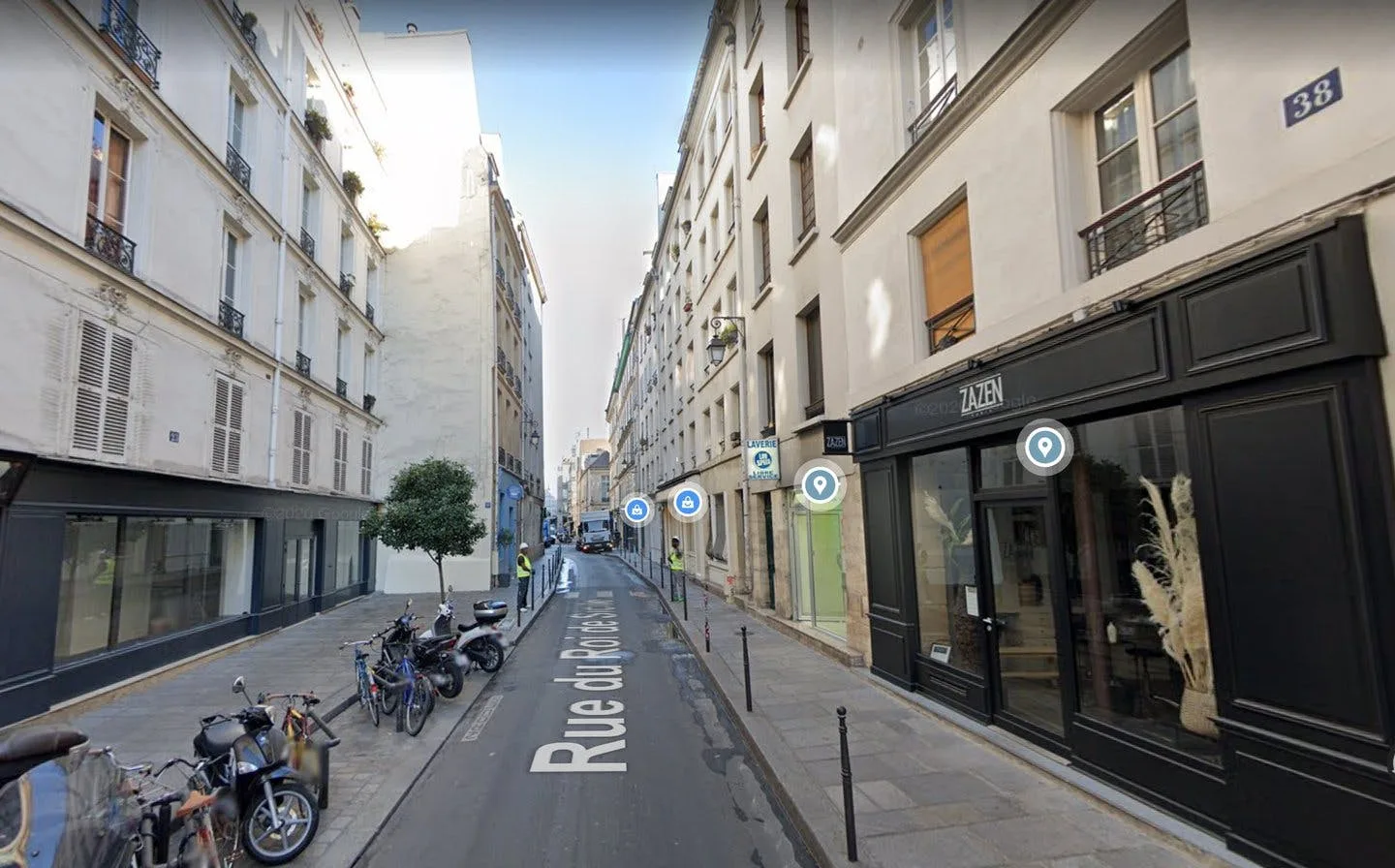 Boutique Showroom and Gallery in Le Marais, Paris — 3