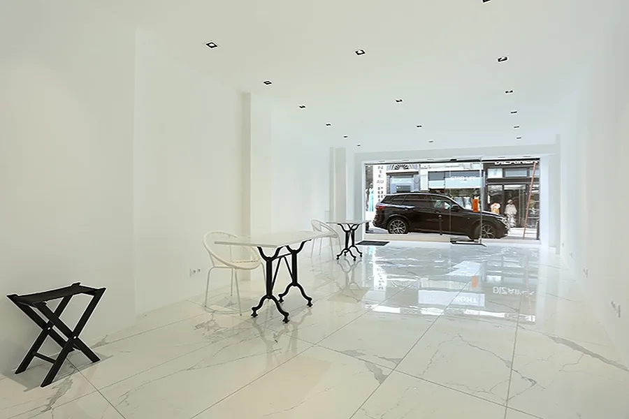 Boutique-Showroom with Double Frontage on Rue d'Aboukir, 60 sqm, pop up store in Paris, interior view