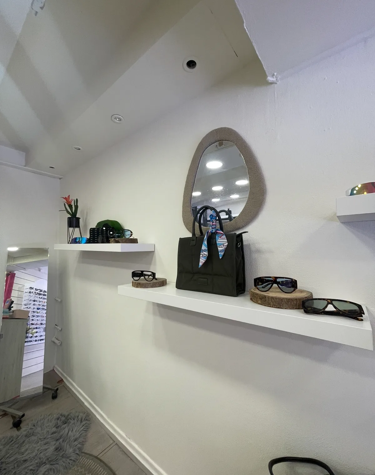 Boutique Space Available on Hoogstraat, Antwerp, 10 sqm, pop up store in Antwerpen