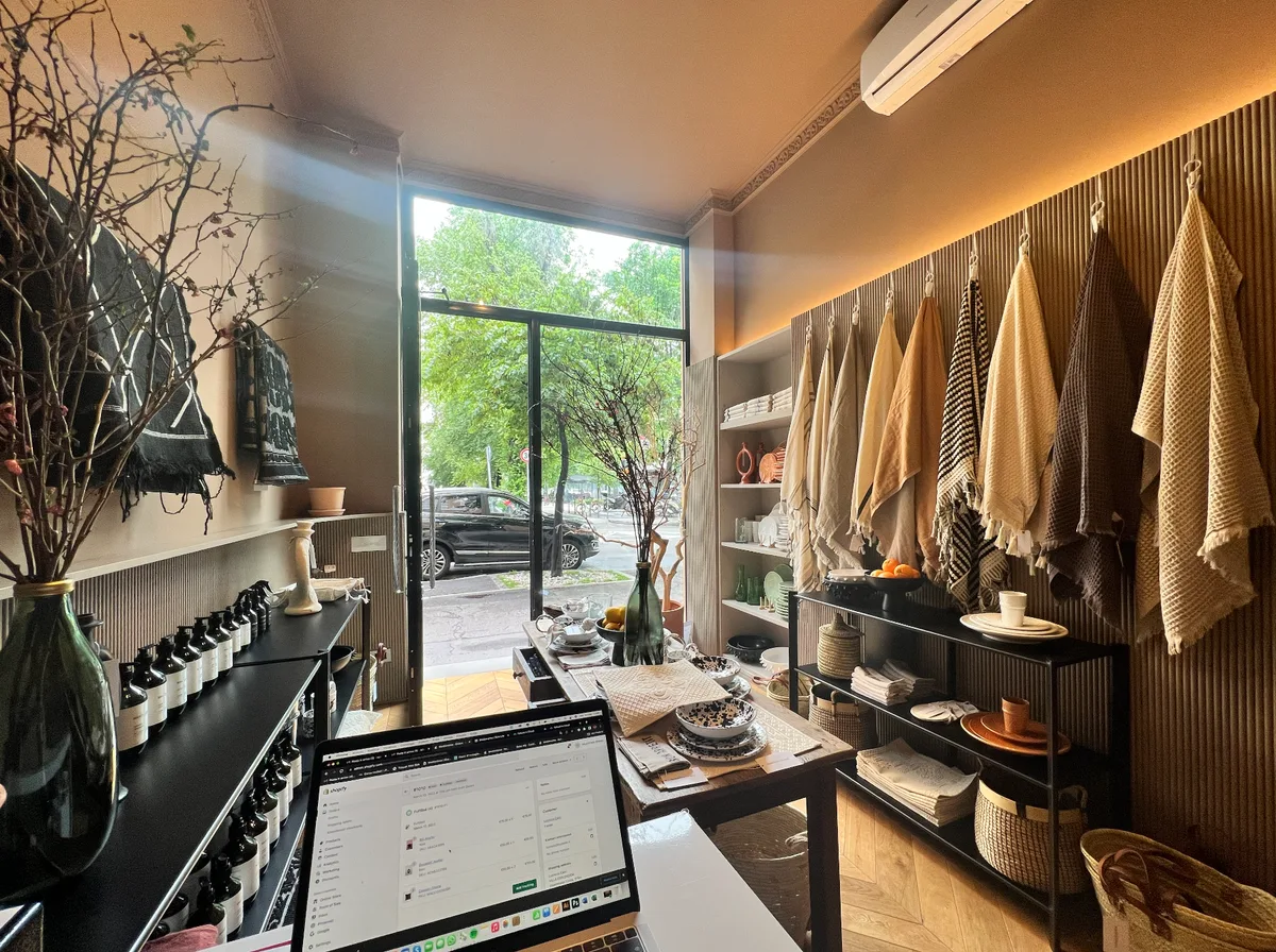 Boutique Space on Piazza Risorgimento in Milan, 24 sqm, retail activation, pop-up rental in Milano