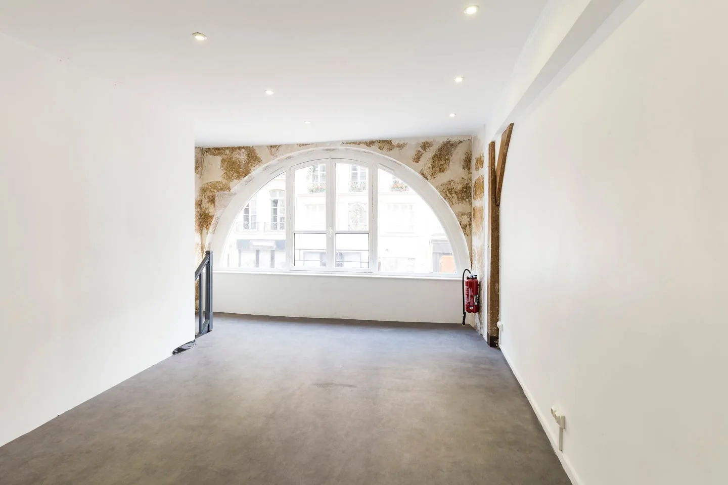 Boutique Space on Rue de la Ferronnerie, Paris — 5