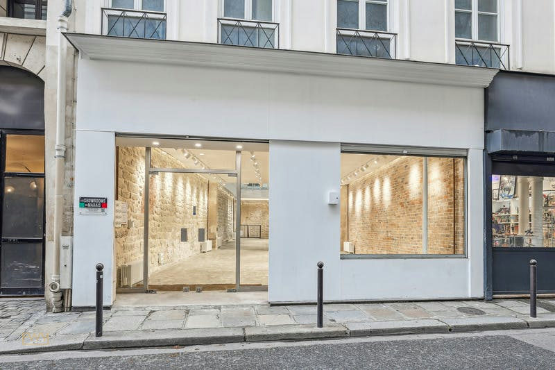 Brick and Stone Space with Glass Roof on Rue du Sentier, 230 sqm, pop up store in Paris