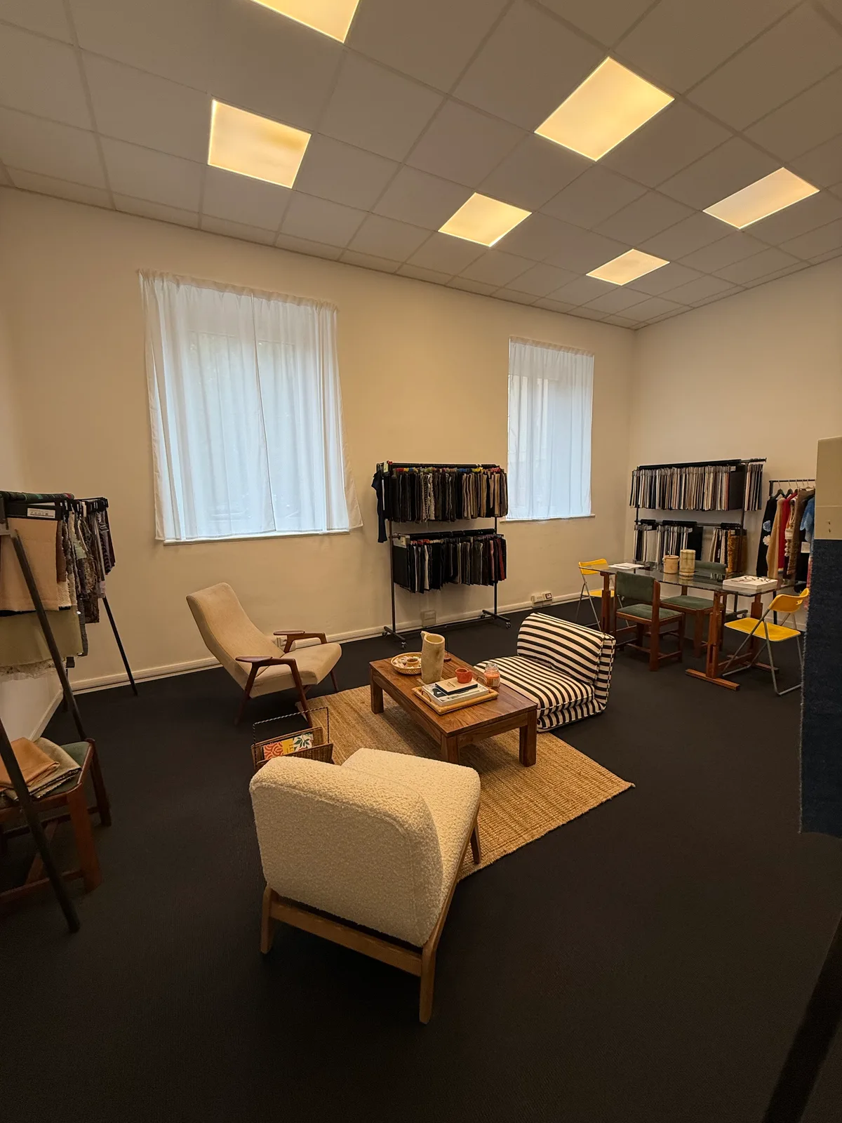 Bright 100 sqm Showroom with High Ceilings in Tortona, pop-up rental in Milano, interior view