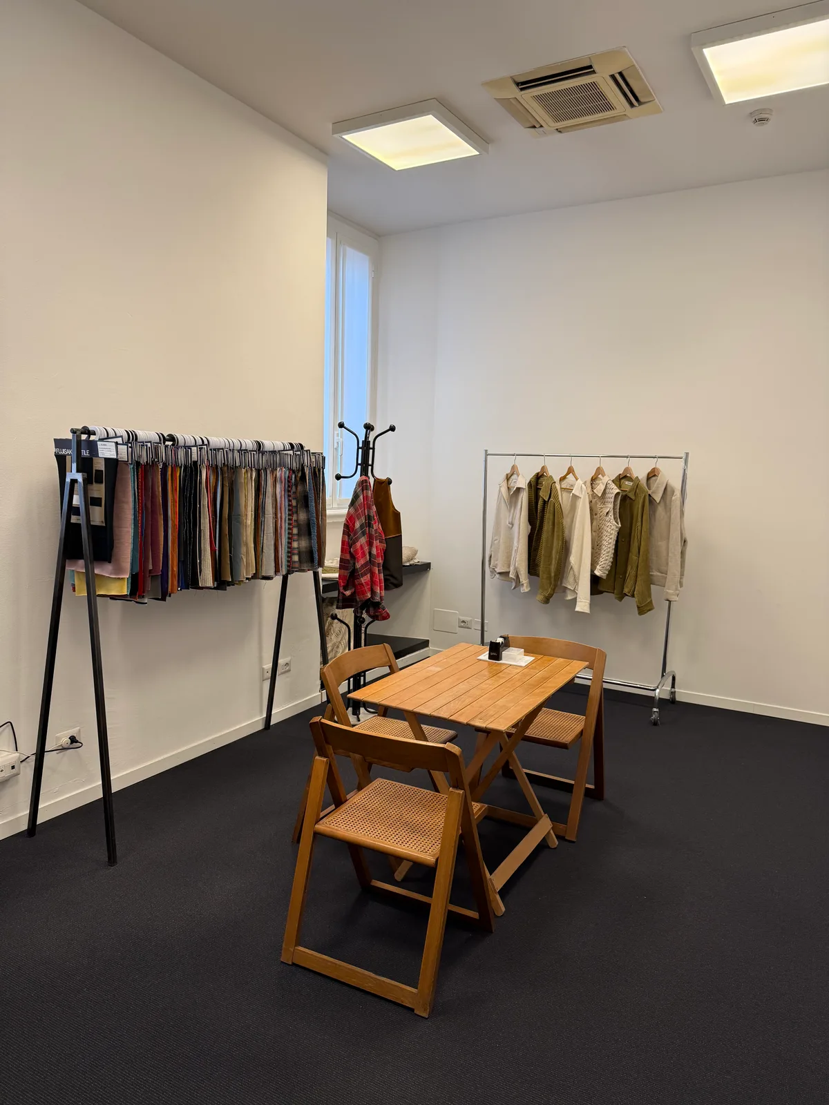 Bright 100 sqm Showroom with High Ceilings in Tortona, pop-up rental in Milano, second interior view