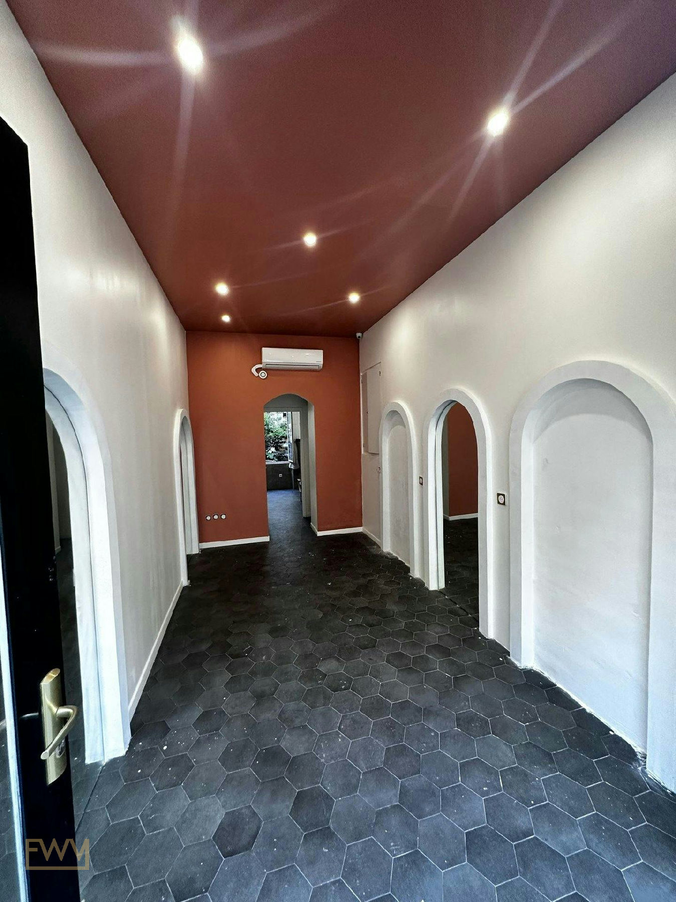 Bright 40 sqm Multi-Purpose Space on Boulevard Diderot, Paris, pop up store