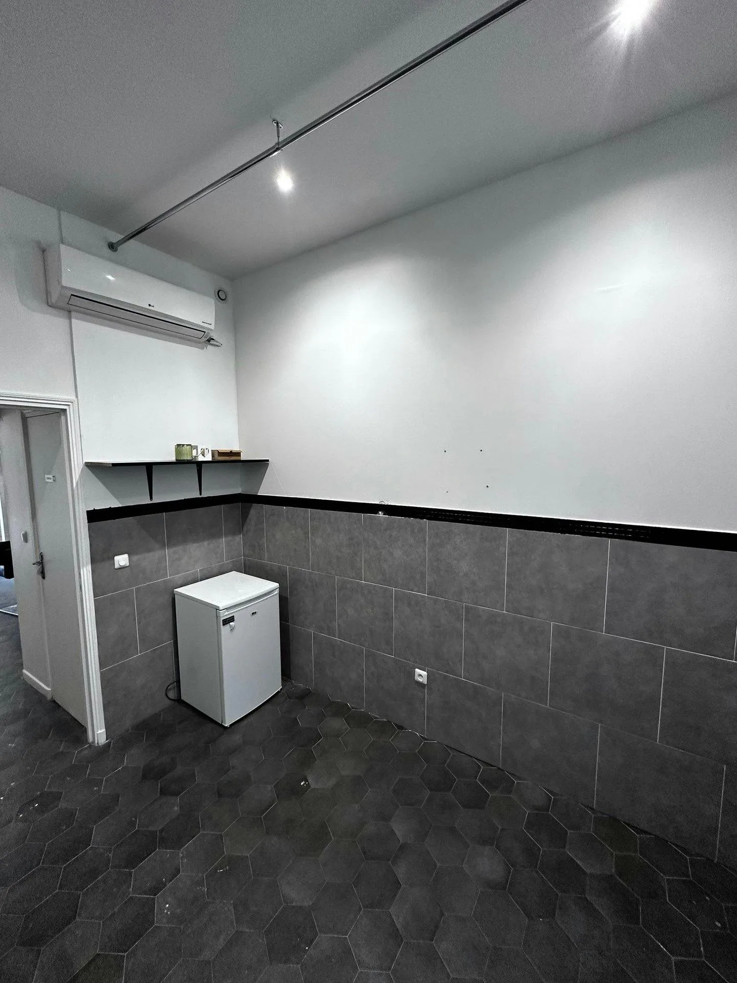 Bright 40 sqm Multi-Purpose Space on Boulevard Diderot, Paris — 3