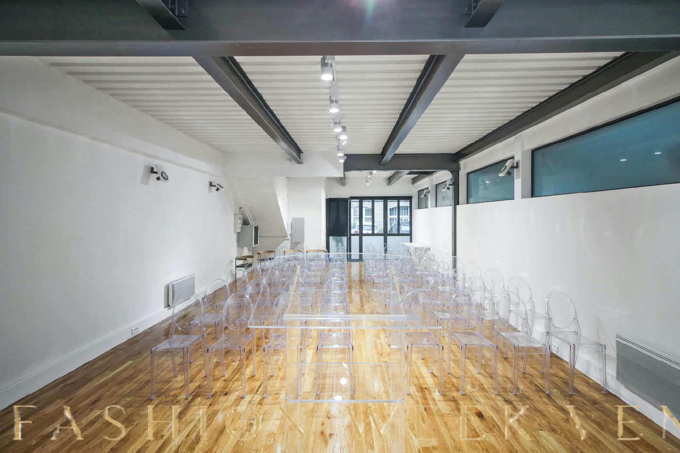 Bright 90 m² Open Space in a Historic Courtyard, showroom presentation, pop-up rental in Paris