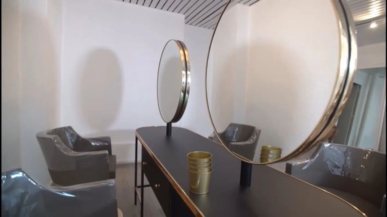 Bright and Modern Salon in Levallois-Perret — 2