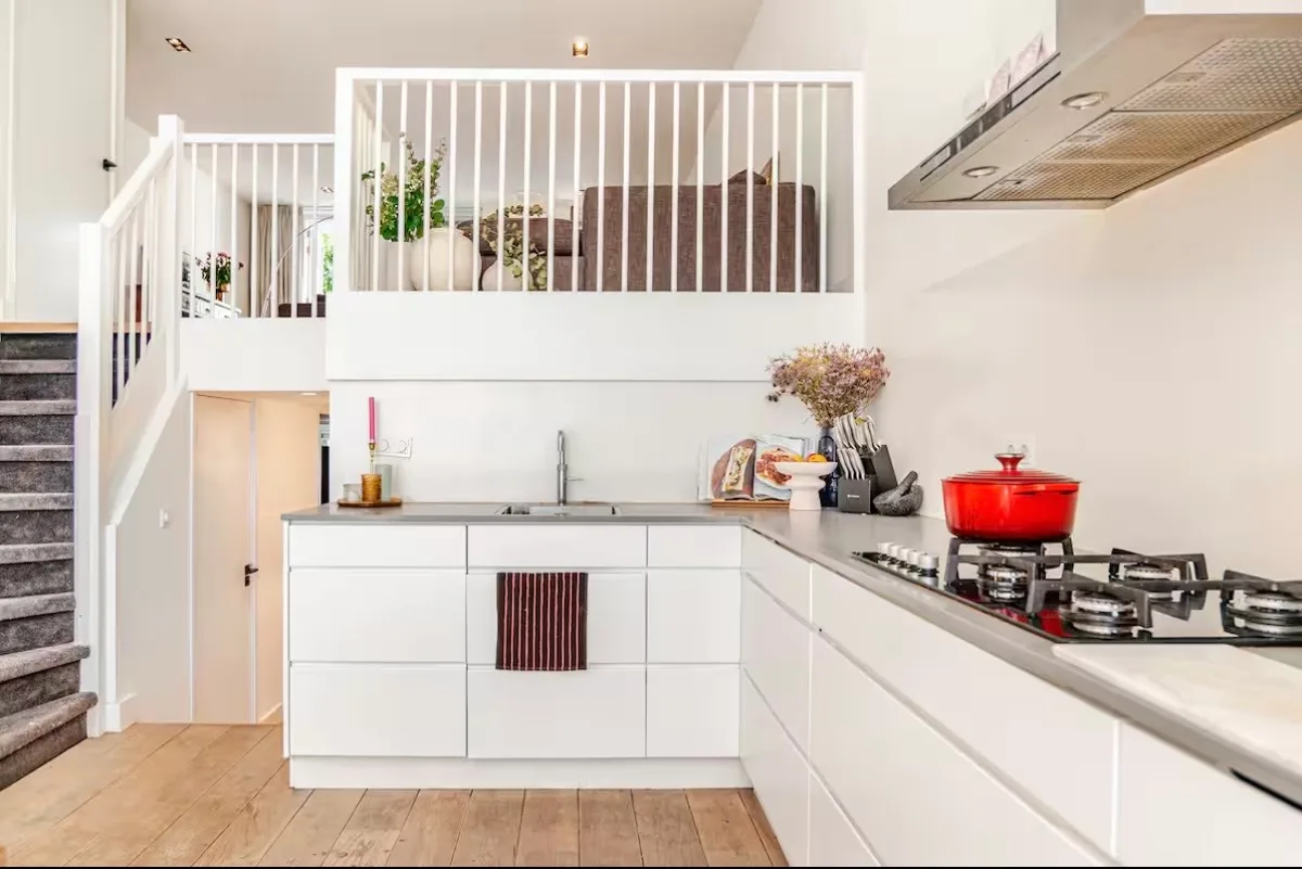 Bright and Versatile Amsterdam Townhouse for Photo Shoots, 100 sqm, pop-up rental, second interior view