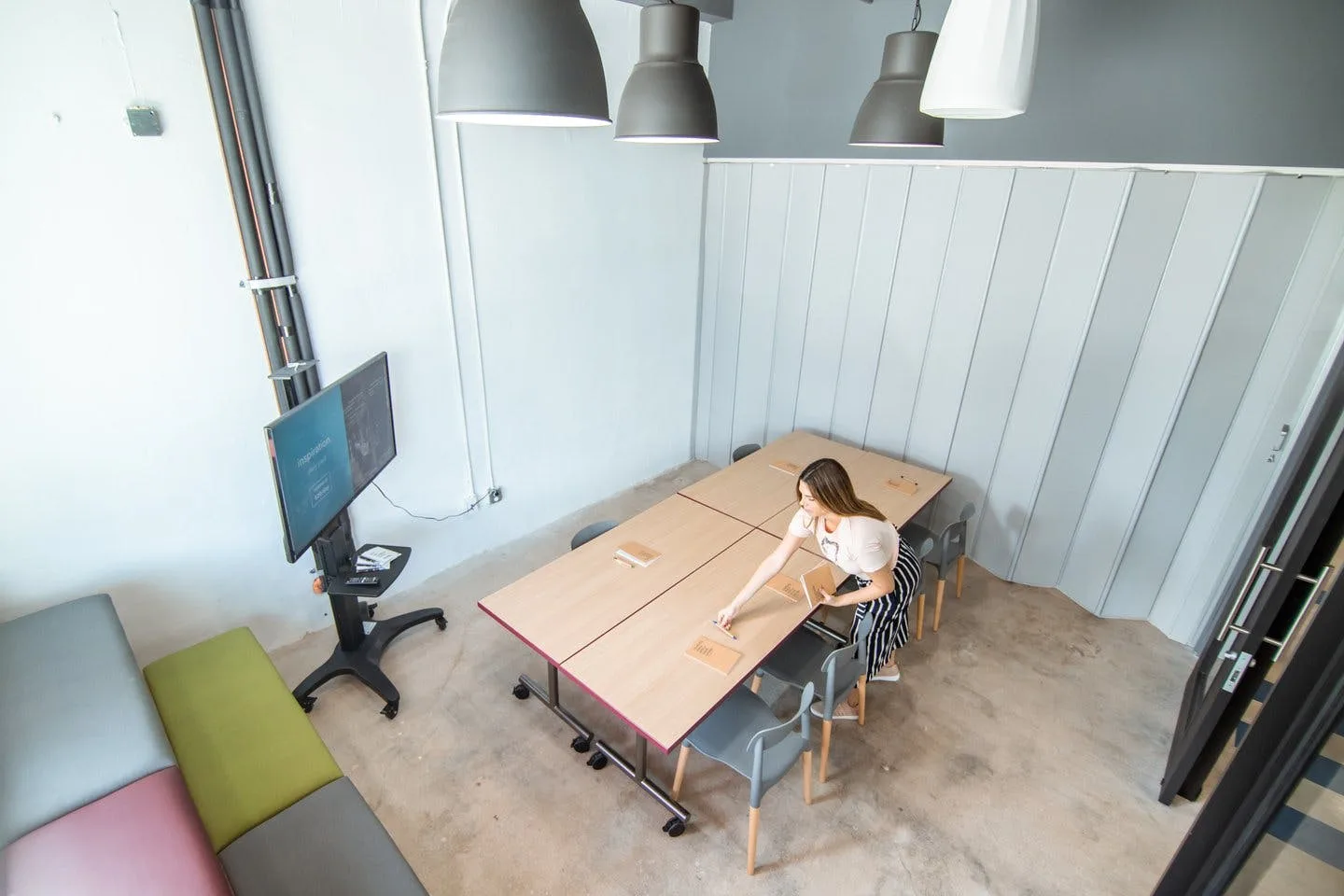 Bright Conference Room in Miami — 3