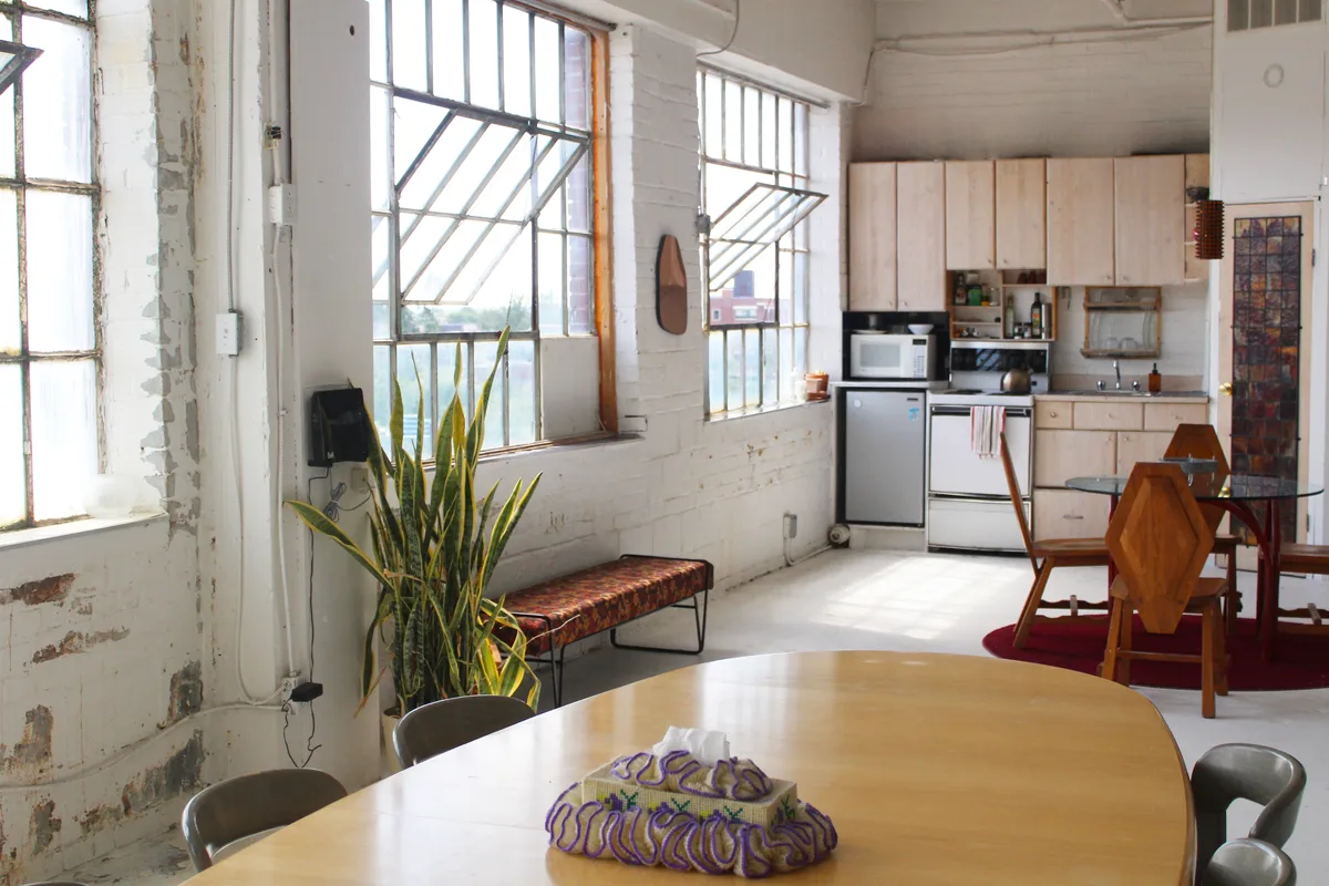 Bright Design Studio Office with Kitchenette, 74 sqm, photo shoot, pop-up rental in Montréal, interior view