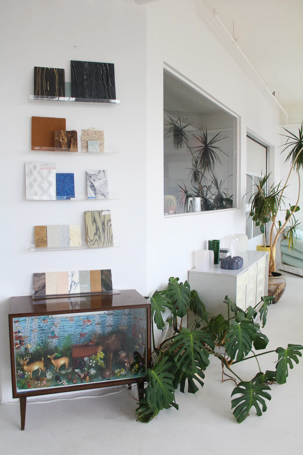 Bright Design Studio Office with Kitchenette, 74 sqm, photo shoot, pop-up rental in Montréal, second interior view