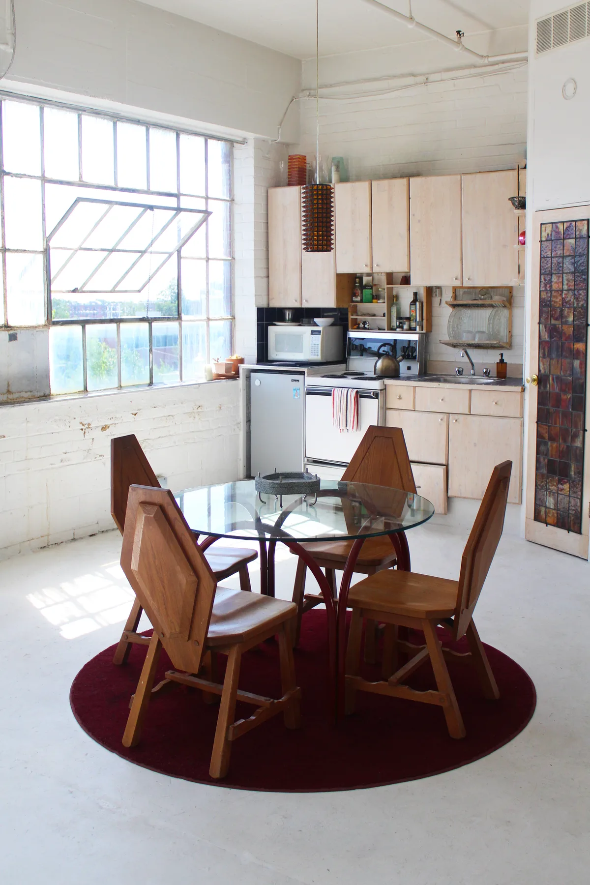 Bright Design Studio Office with Kitchenette, 74 sqm, photo shoot, pop-up rental in Montréal, third interior view