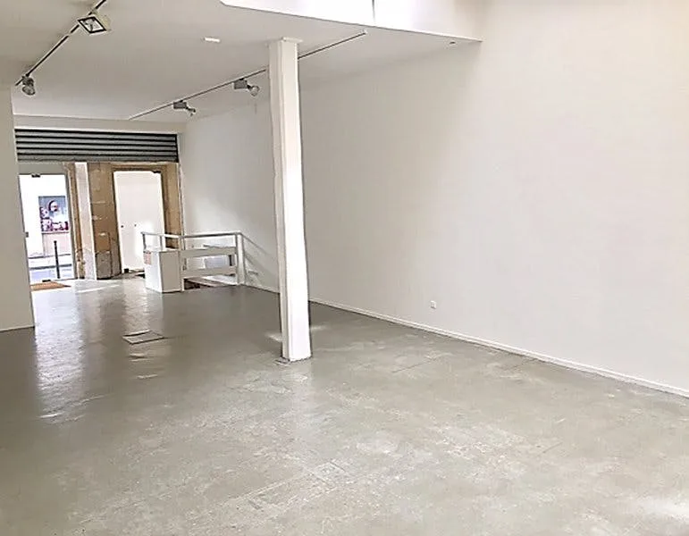 Bright Gallery and Showroom Space in Le Marais, Paris — 2