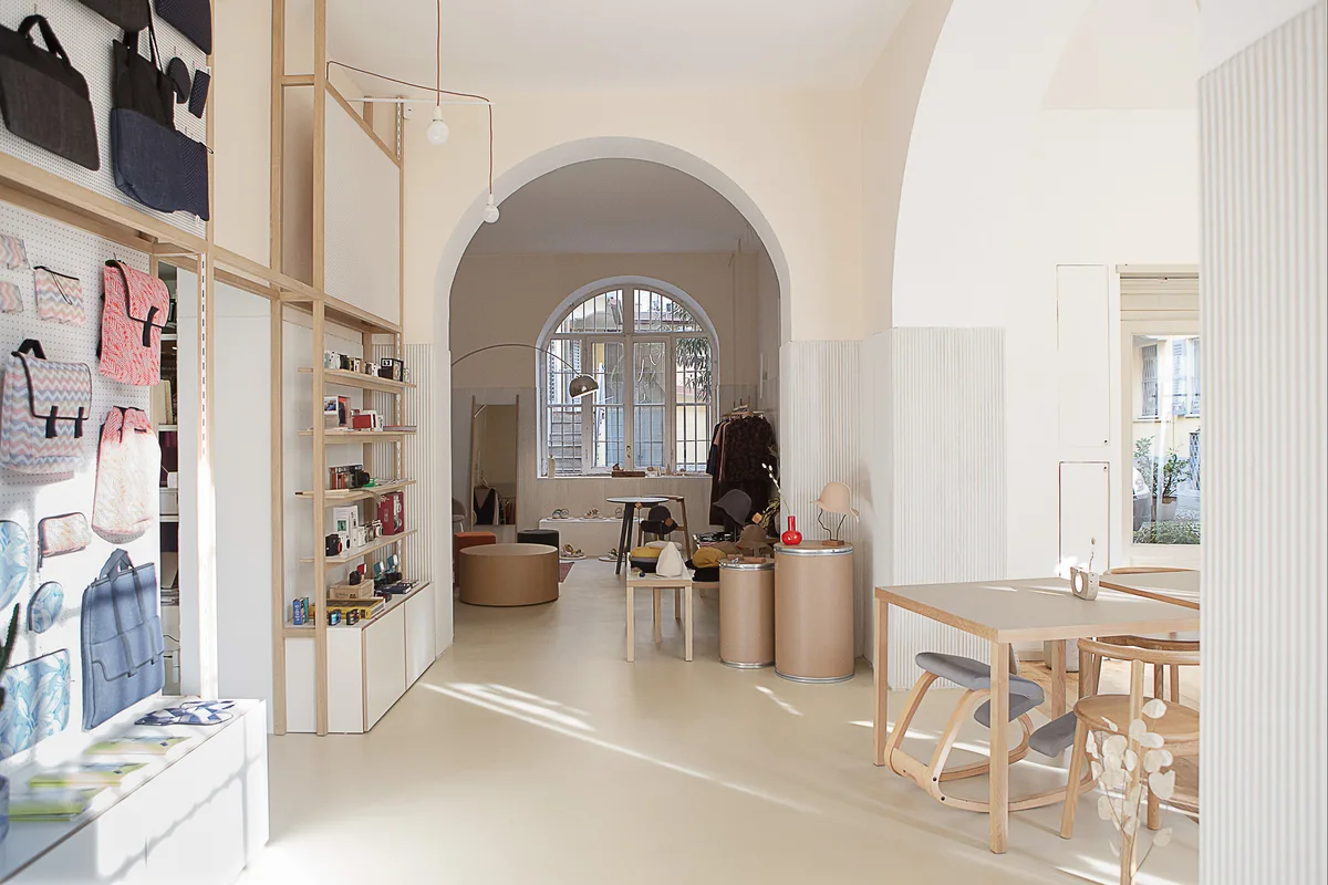 Bright Ground Floor Showroom and Event Space, 70 sqm, art exhibition, pop-up rental in Milano, interior view