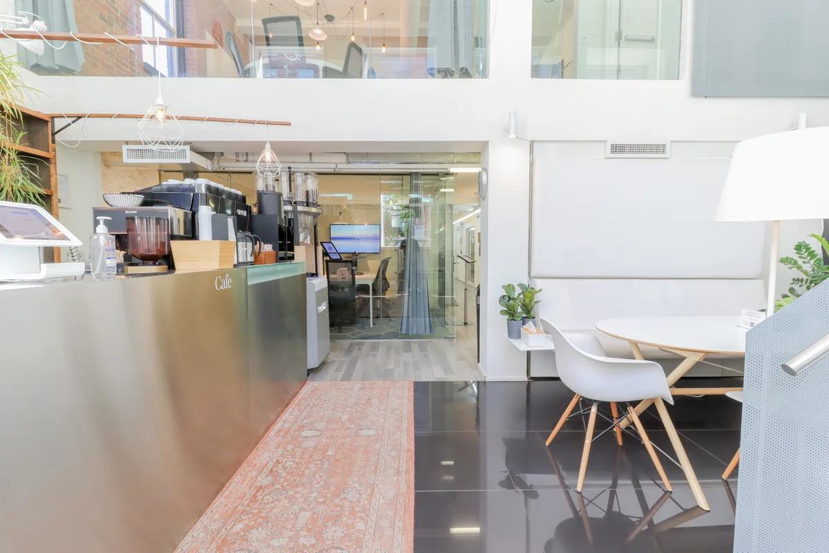 Bright Meeting Space for 10 with Advanced Amenities, 19 sqm, networking event, pop-up rental in Toronto, interior view