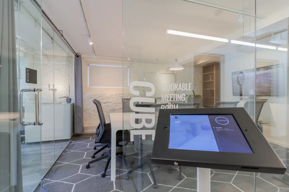 Bright Meeting Space for 10 with Advanced Amenities, 19 sqm, networking event, pop-up rental in Toronto, additional interior…