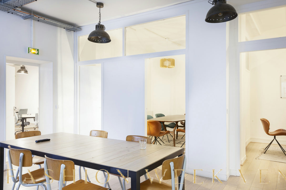 Bright Office Space with Open Plan and Natural Light, 120 sqm, showroom presentation, pop-up rental in Paris, second interio…