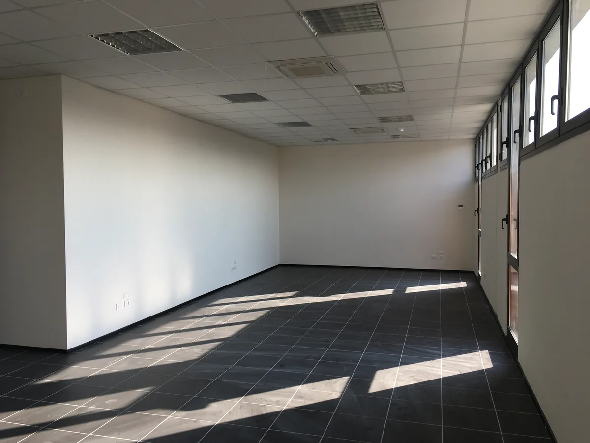 Bright Open-Plan Office for Creative Productions, 154 sqm, photo shoot, pop-up rental in Villanova, second interior view