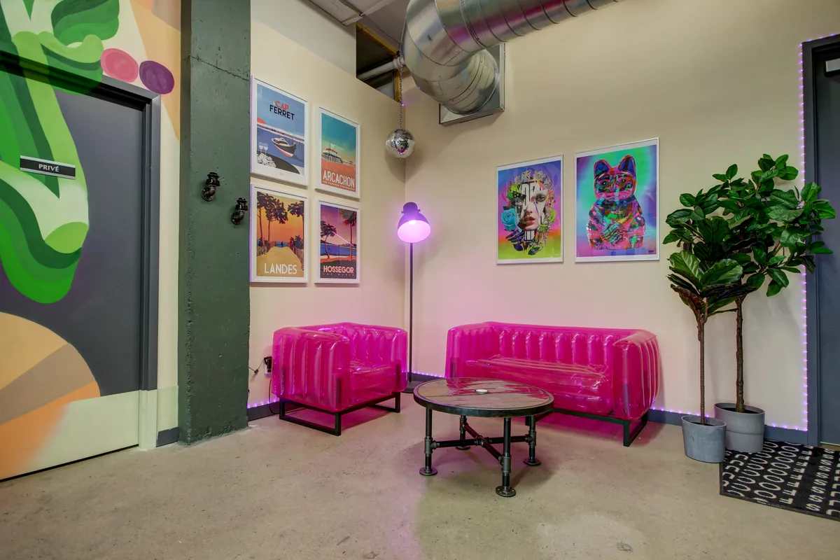 Bright Photography Studio with Cyclorama and Amenities, 186 sqm, photo shoot, pop-up rental in Montréal, third interior view