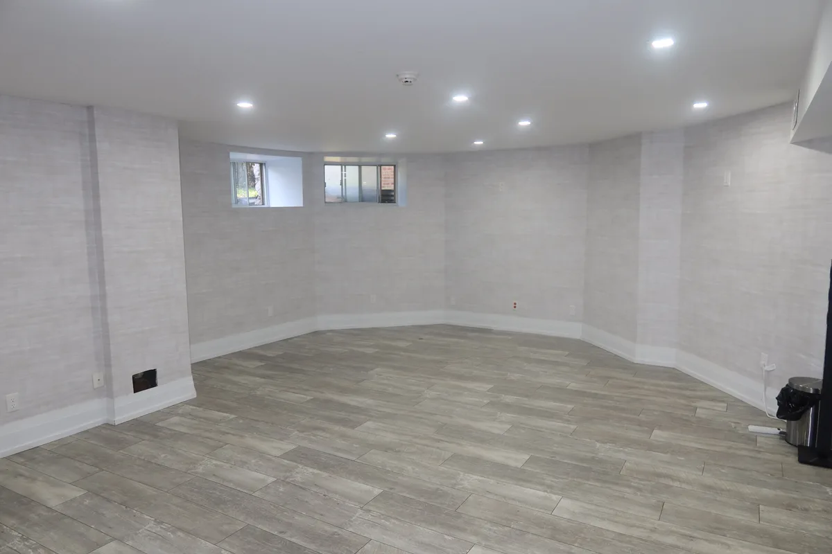 Bright Renovated Medi Spa Space for Lease, 49 sqm, content creation, pop-up rental in Toronto