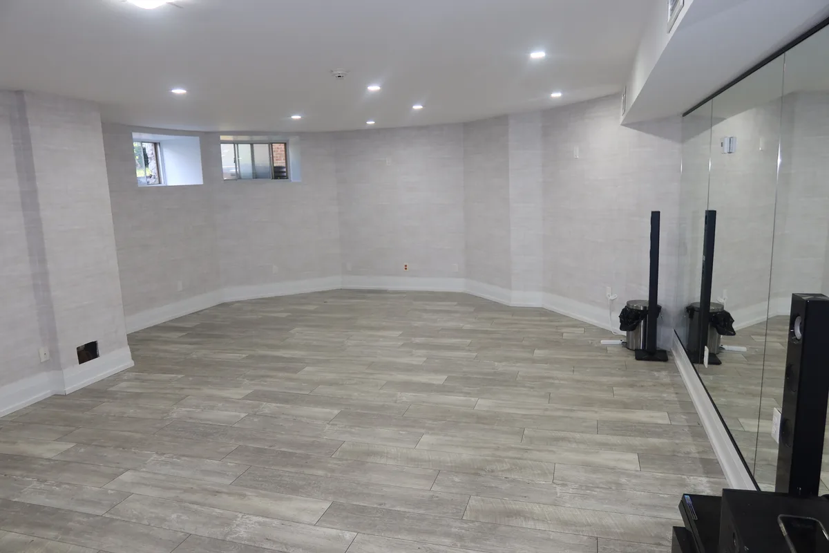 Bright Renovated Medi Spa Space for Lease, 49 sqm, content creation, pop-up rental in Toronto, interior view
