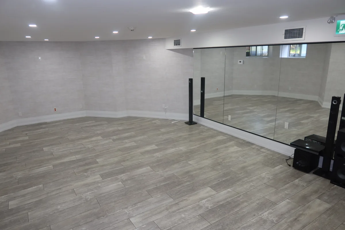 Bright Renovated Medi Spa Space for Lease, 49 sqm, content creation, pop-up rental in Toronto, second interior view