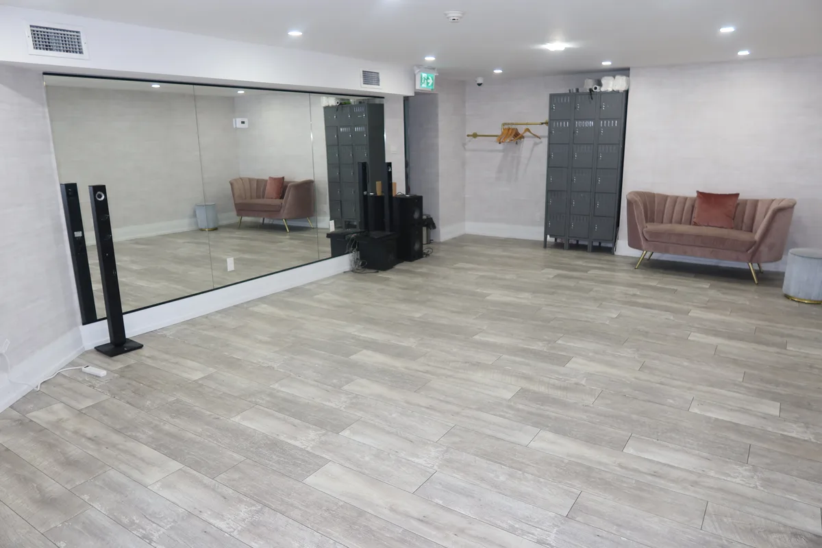 Bright Renovated Medi Spa Space for Lease, 49 sqm, content creation, pop-up rental in Toronto, additional interior view