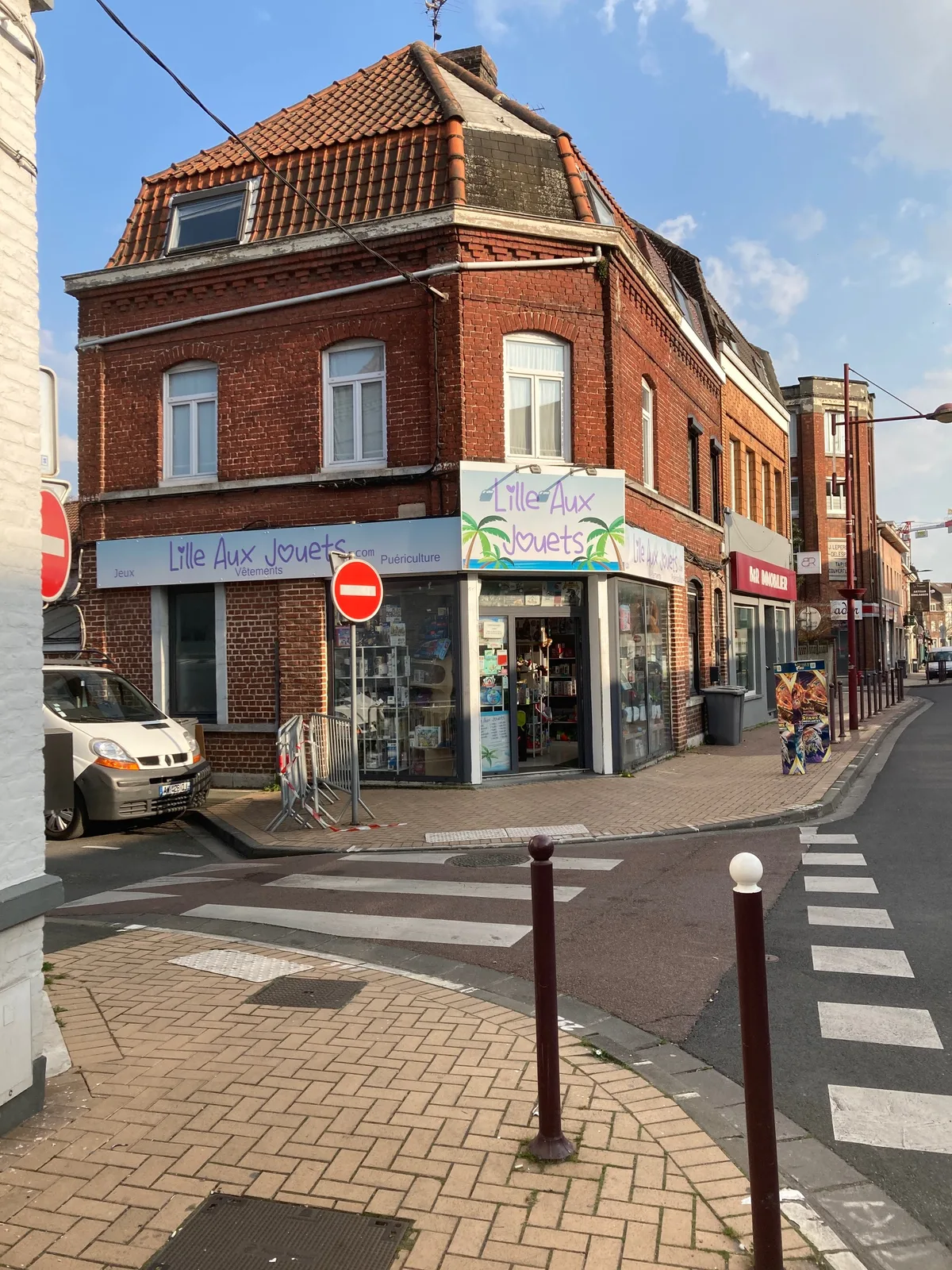 Bright Retail Space in Lys-Lez-Lannoy, 64 sqm, pop up store