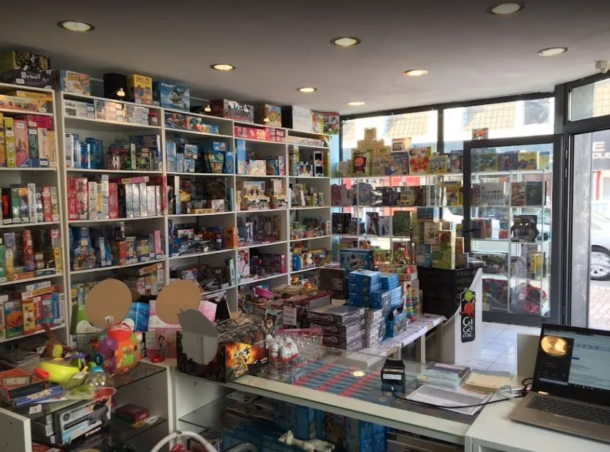 Bright Retail Space in Lys-Lez-Lannoy, 64 sqm, pop up store, interior view
