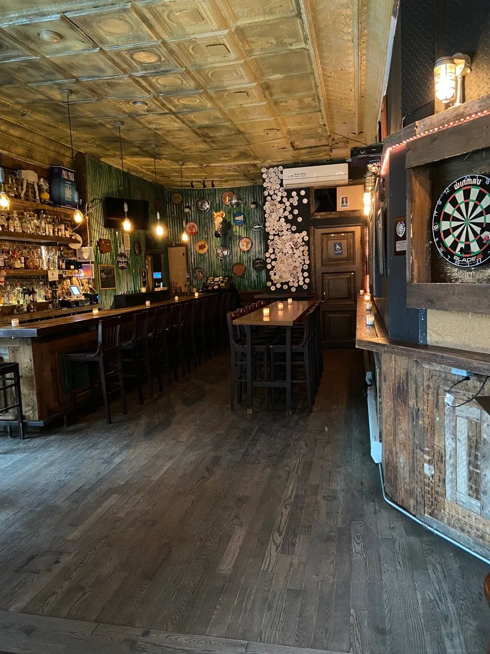 Bright Rustic Corner Bar in Clinton Hill, 93 sqm, private event, pop-up rental in Brooklyn