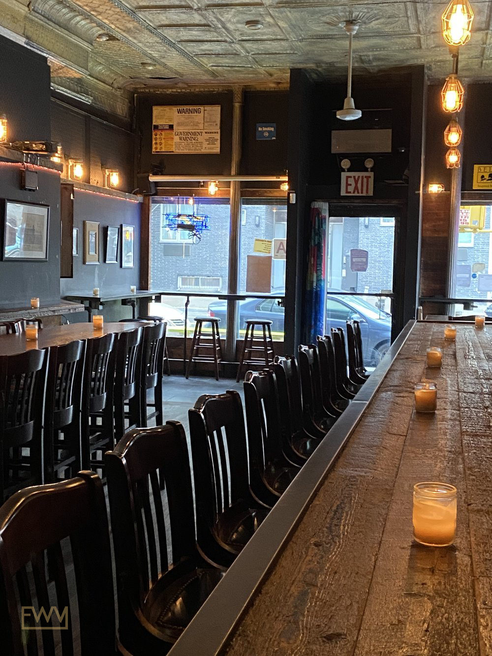 Bright Rustic Corner Bar in Clinton Hill, 93 sqm, private event, pop-up rental in Brooklyn, interior view