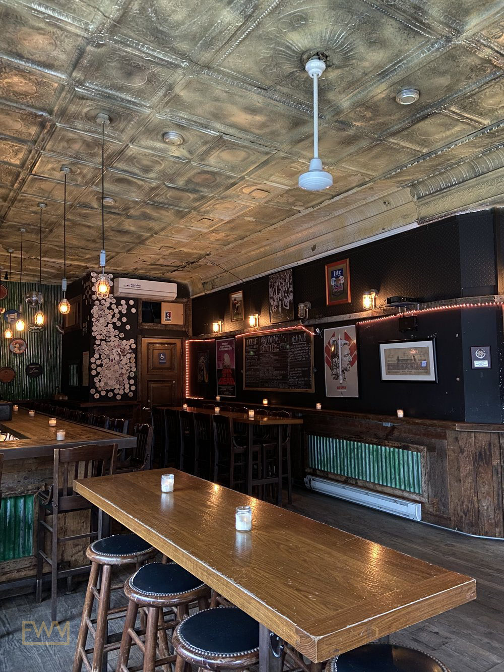 Bright Rustic Corner Bar in Clinton Hill, 93 sqm, private event, pop-up rental in Brooklyn, third interior view