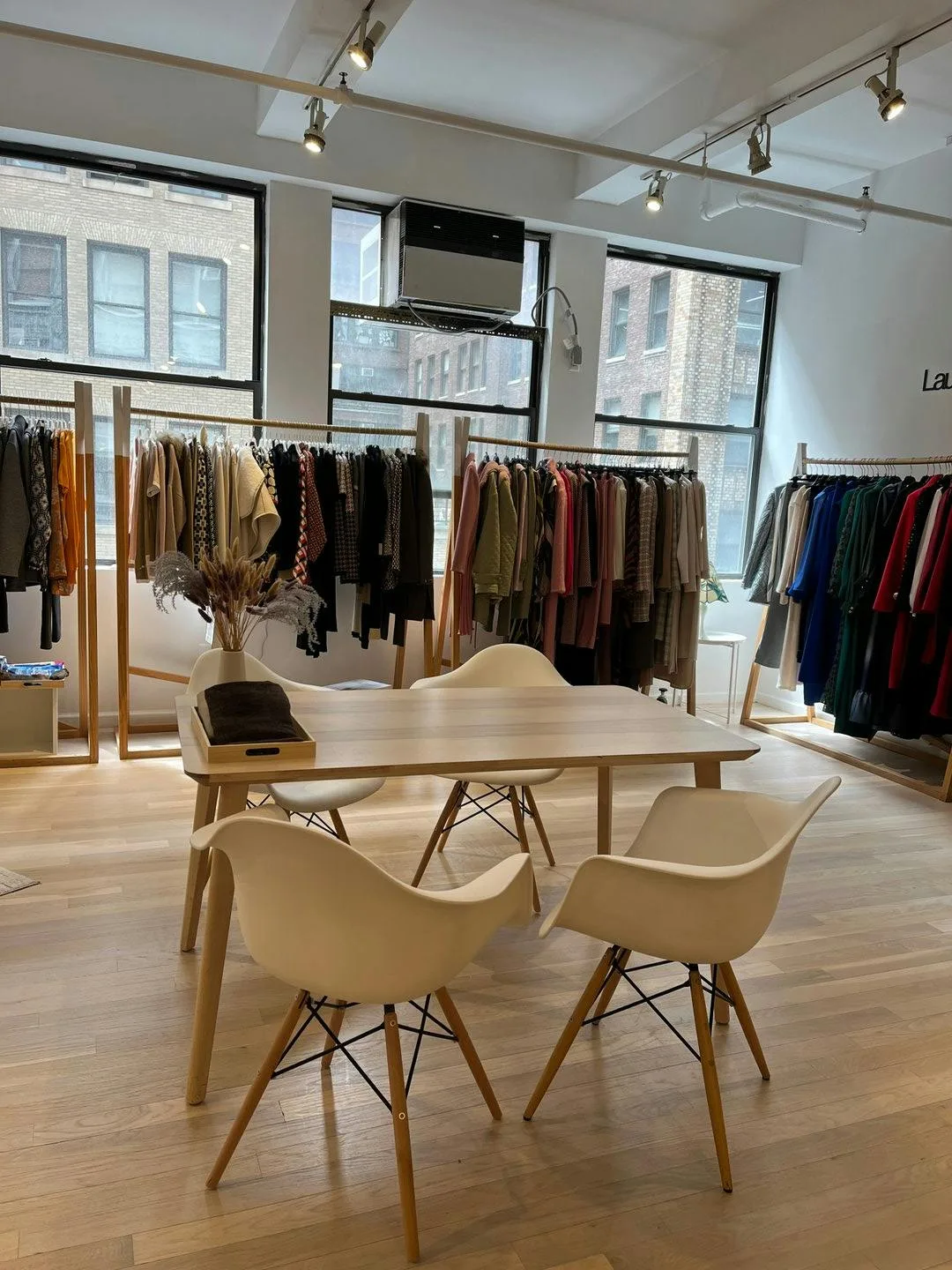 Bright Showroom for Full Rental in New York — 2