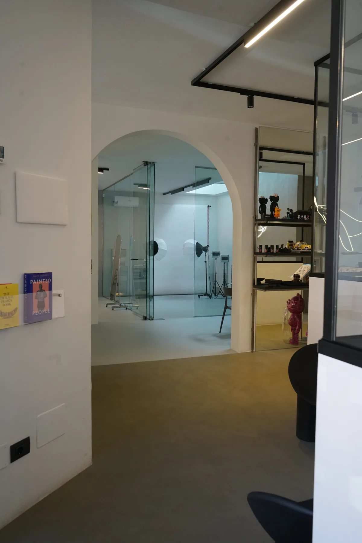 Bright Space for Photo Shoots with Flexible Setup, 180 sqm, pop-up rental in Milan, second interior view
