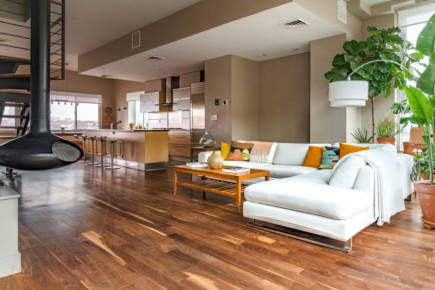 Bright Williamsburg Duplex Penthouse, 186 sqm, pop up store in Brooklyn