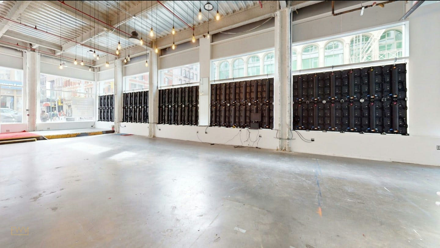 Broadway Retail Space in SoHo, New York, 167 sqm, pop up store