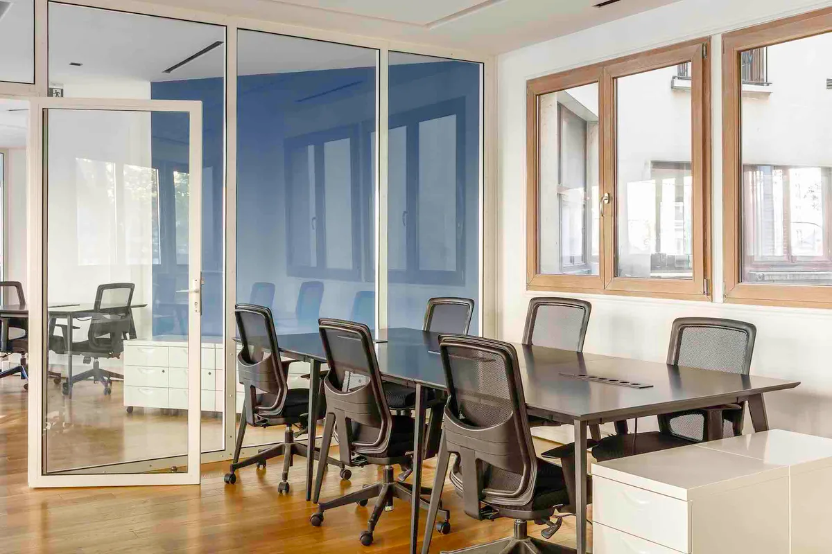 Bureau clé-en-main de 230 m² pouvant accueillir 45 postes, showroom presentation, pop-up rental in Paris, interior view
