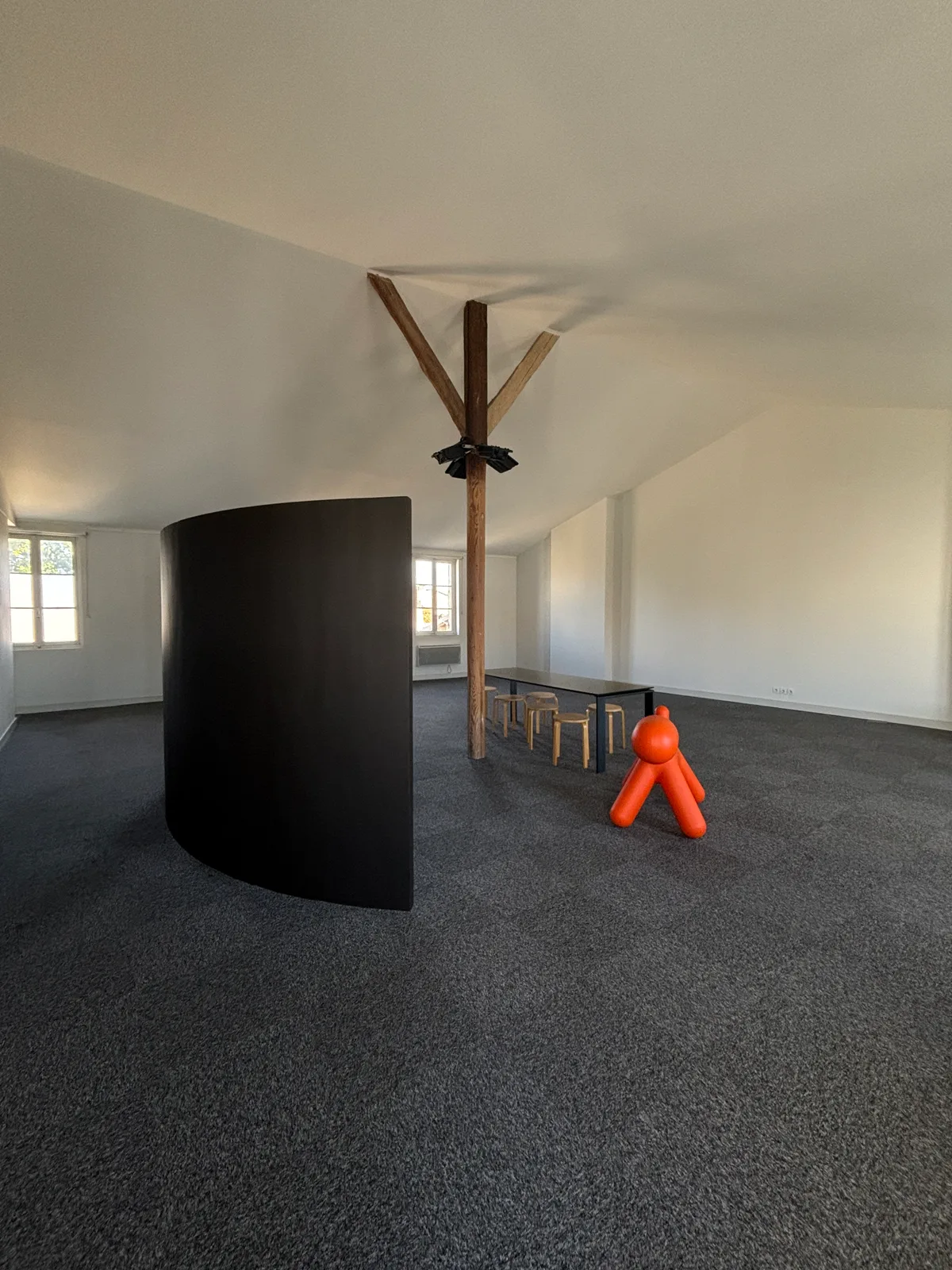 Bureau de 95 m2 Rénové à Proximité du Jardin Public, 117 sqm, showroom presentation, pop-up rental in Bordeaux