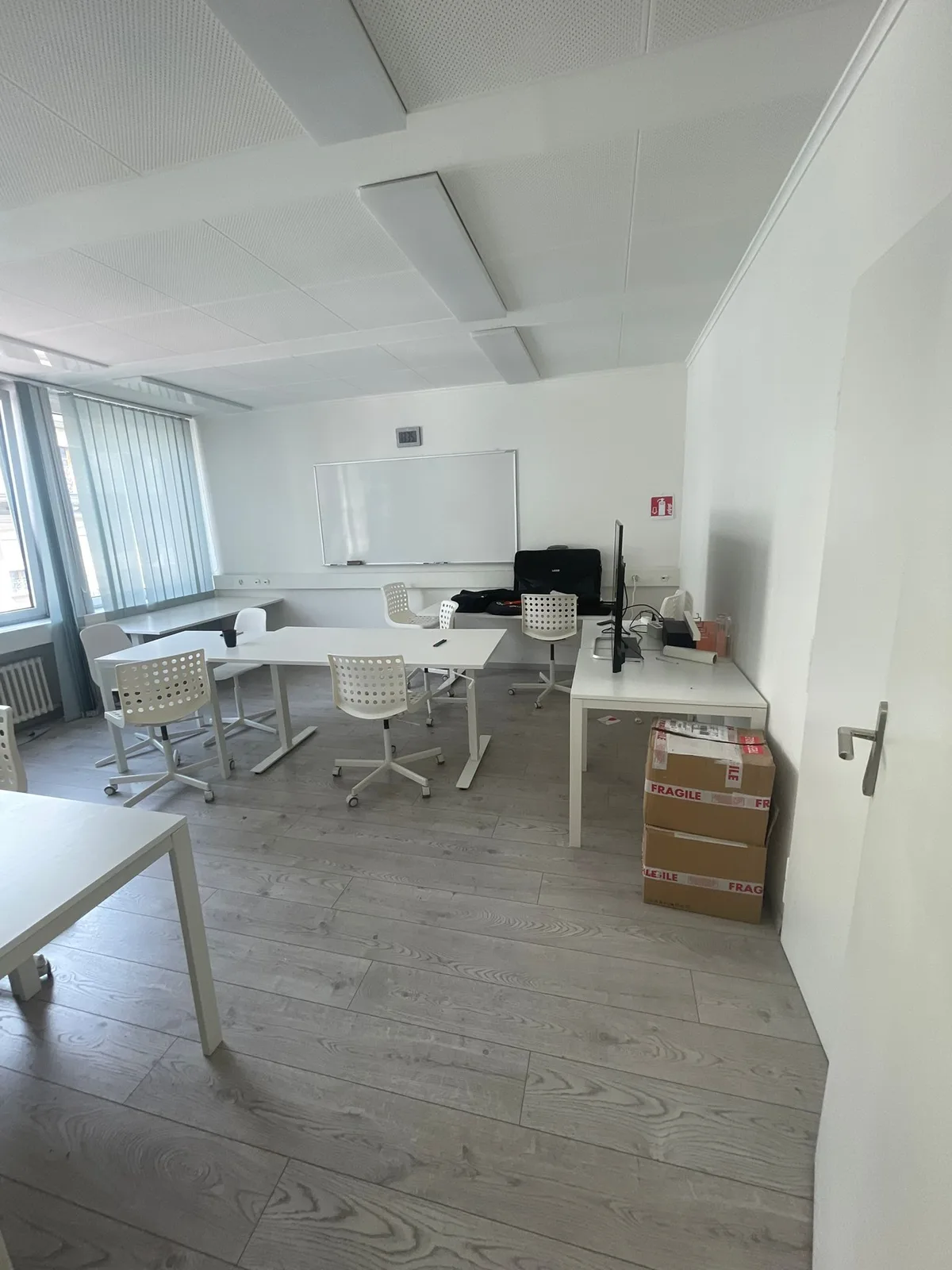 Bureaux et salle de conférence au centre de la gare Cornavin, 22 sqm, corporate event, pop-up rental in Genève