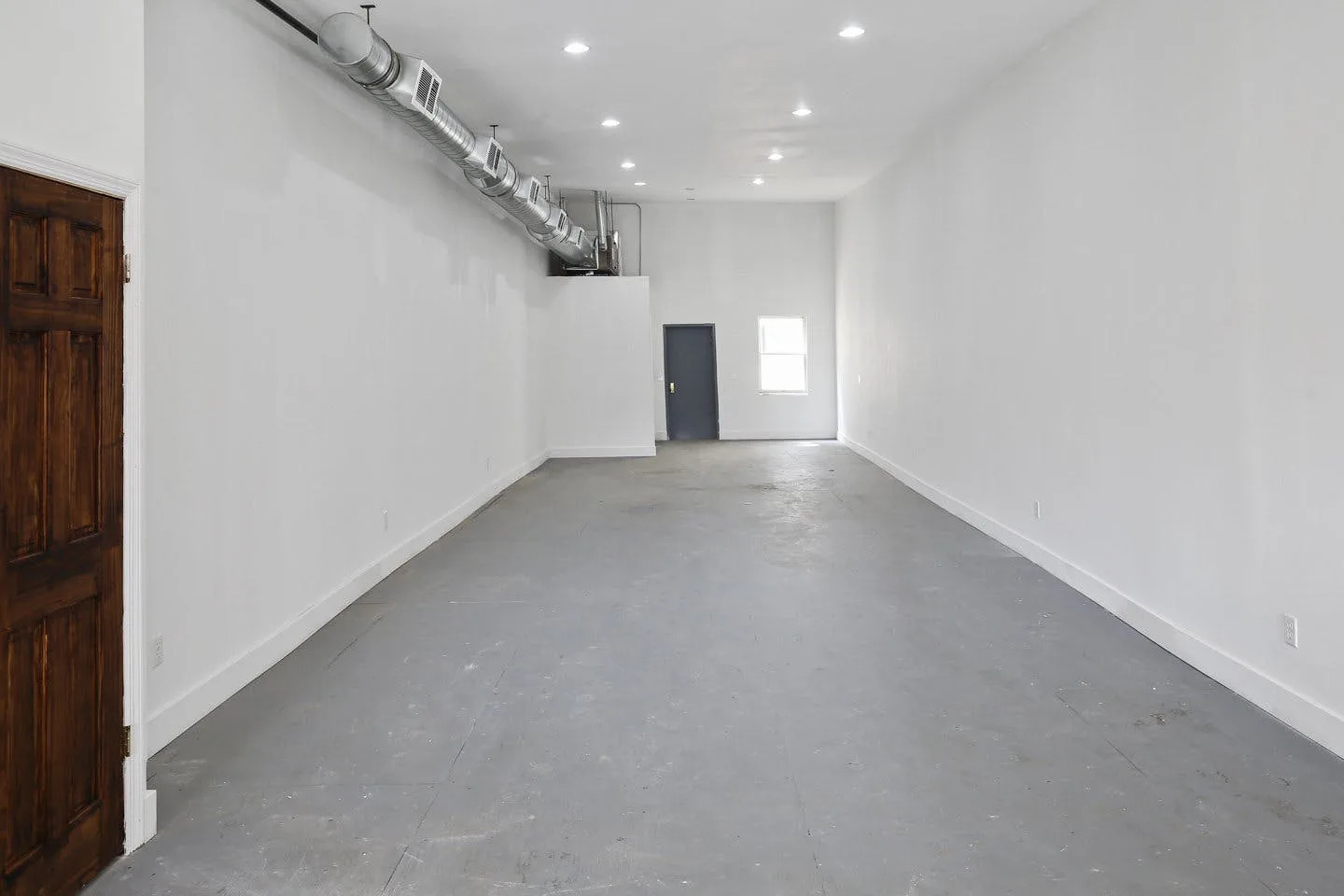 Bushwick White Box Showroom in Brooklyn — 2