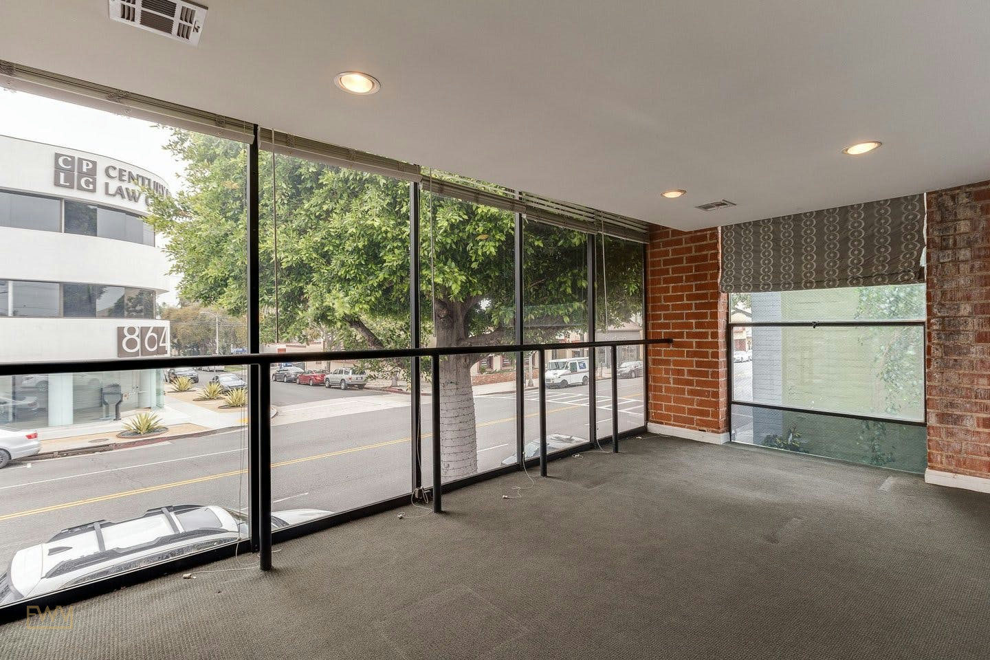 Characterful Brick Building in Beverly Hills, 149 sqm, pop up store in Los Angeles