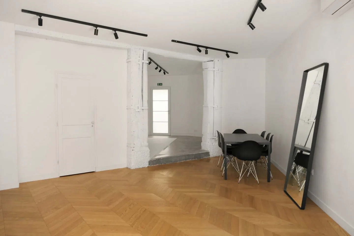 Charmant Showroom and Studio in Central Paris — 3