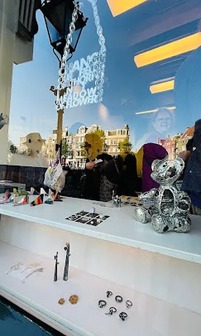 Charming 20 m² Retail Space in 17th-Century Canal House, pop up store in Amsterdam, second interior view