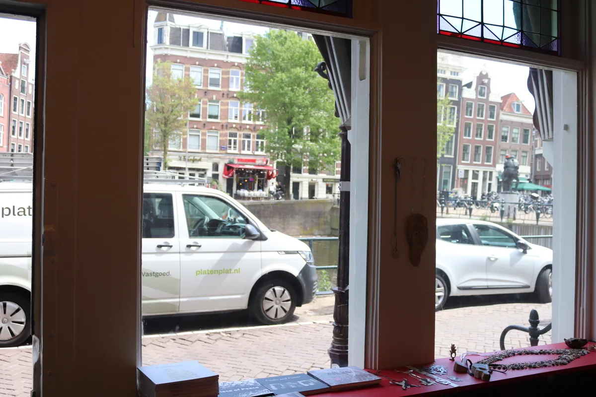 Charming 20 m² Retail Space in 17th-Century Canal House, pop up store in Amsterdam, third interior view