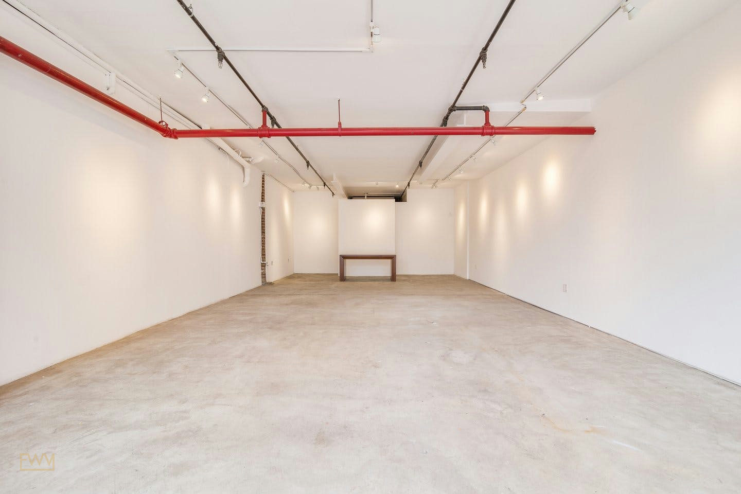 Charming Bowery Gallery on Broome Street, New York, 93 sqm, pop up store