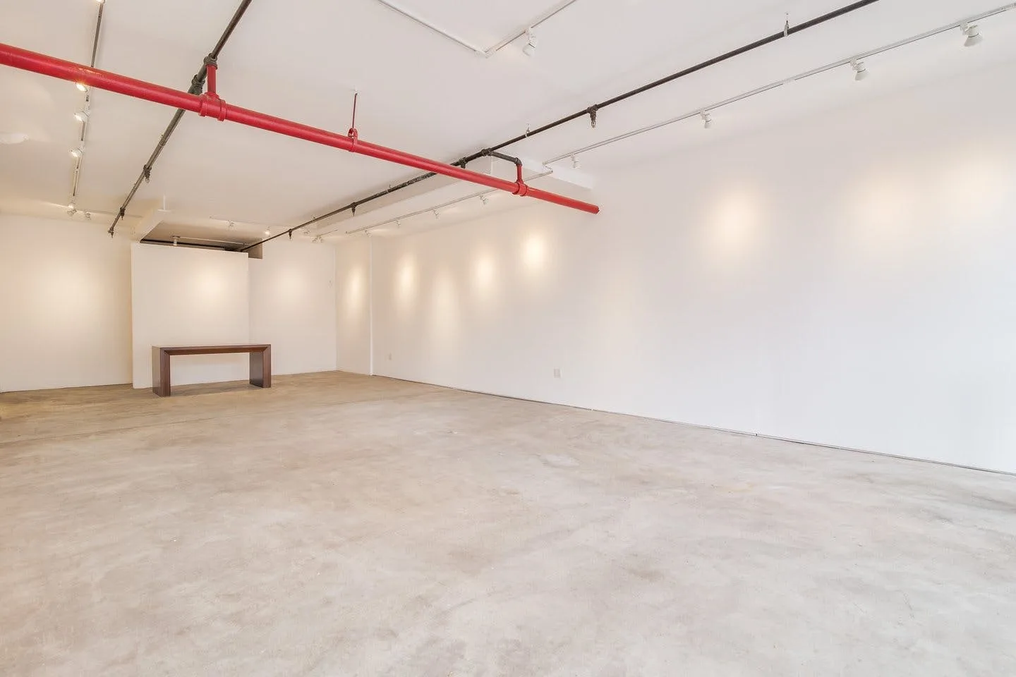 Charming Bowery Gallery on Broome Street, New York — 4